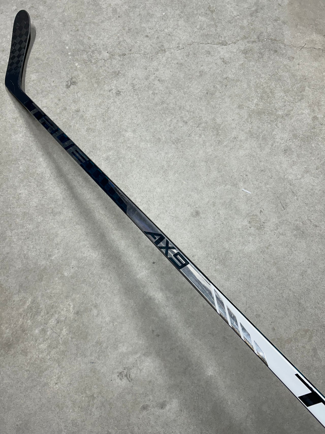 Right Hand 95 Flex P28 True AX9 (New) Pro Stock NHL