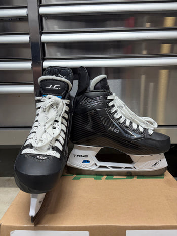 True Catalyst Pro Skate Size 7 Regular Width OHL Pro Stock (New)