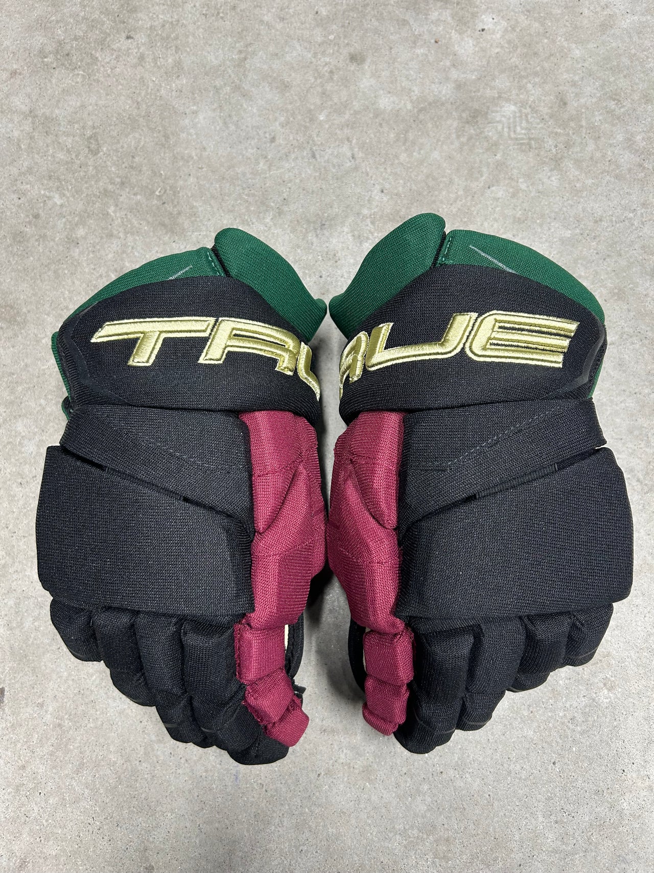 13.5” True Catalyst 9X Pro Stock Hockey Gloves Arizona Coyotes Kachina (New)