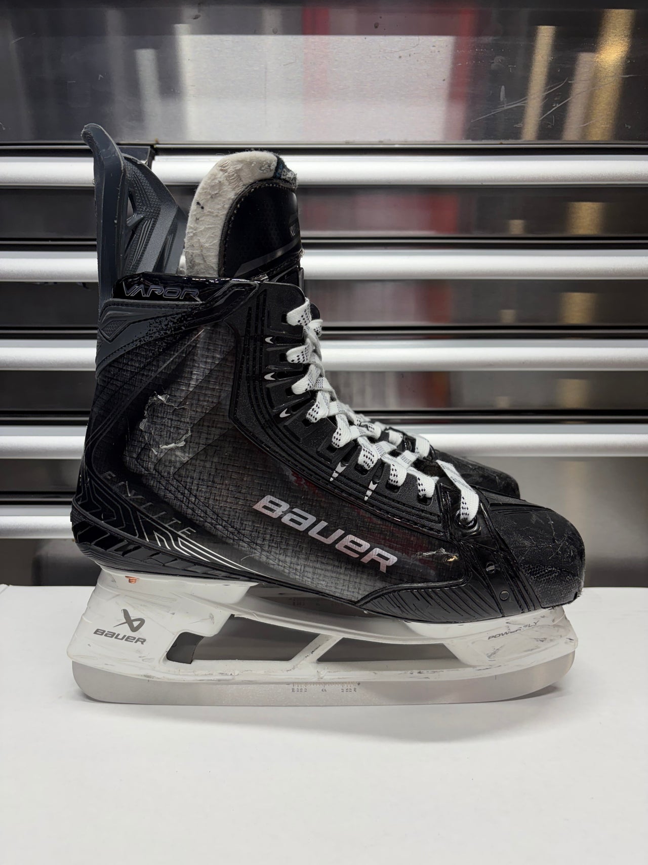 Bauer Vapor Flylite Skate Size 10 FIT 2 (Used) BOSTON BRUINS Pro Stock