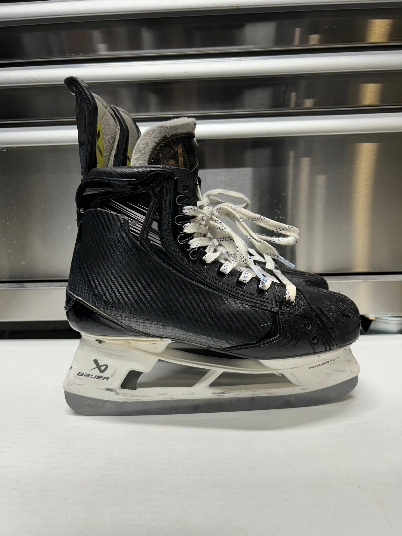 Bauer Hyperlite 2 Skate Size 8 Fit 2 NHL Pro Stock (Used)