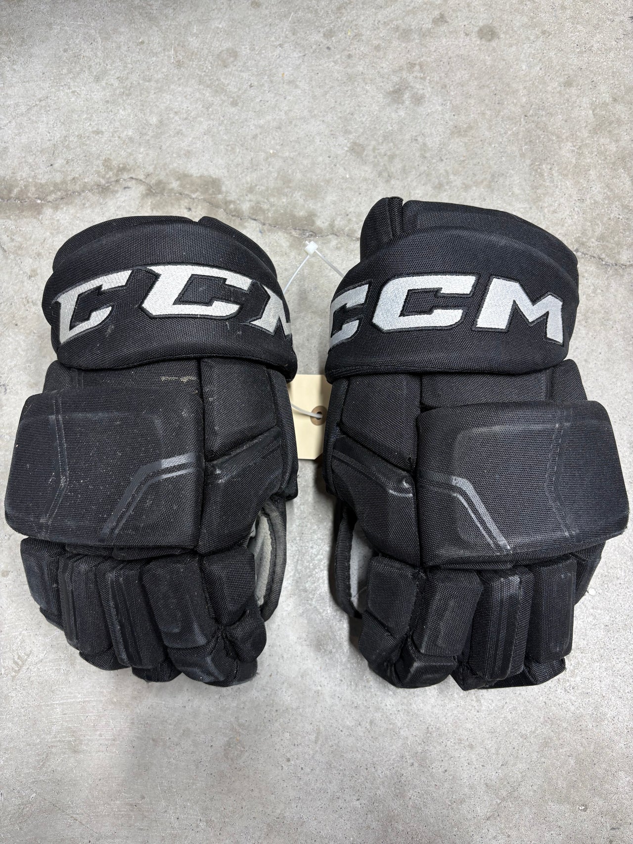 15” CCM Pro HGQL Hockey Gloves NHL Used Boston Bruins (Like New)