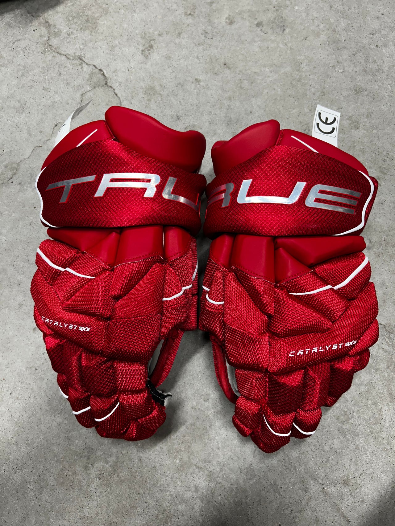 13” True Catalyst 9X3 Pro Stock Hockey Gloves Detroit Red Wings  (New)
