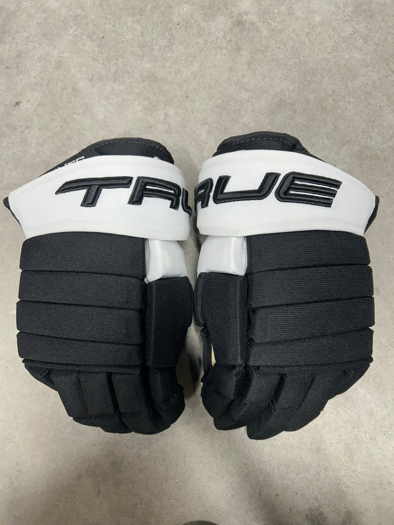 14” True 4 Roll Pro Pittsburgh Penguins Pro Stock Hockey Gloves (New)