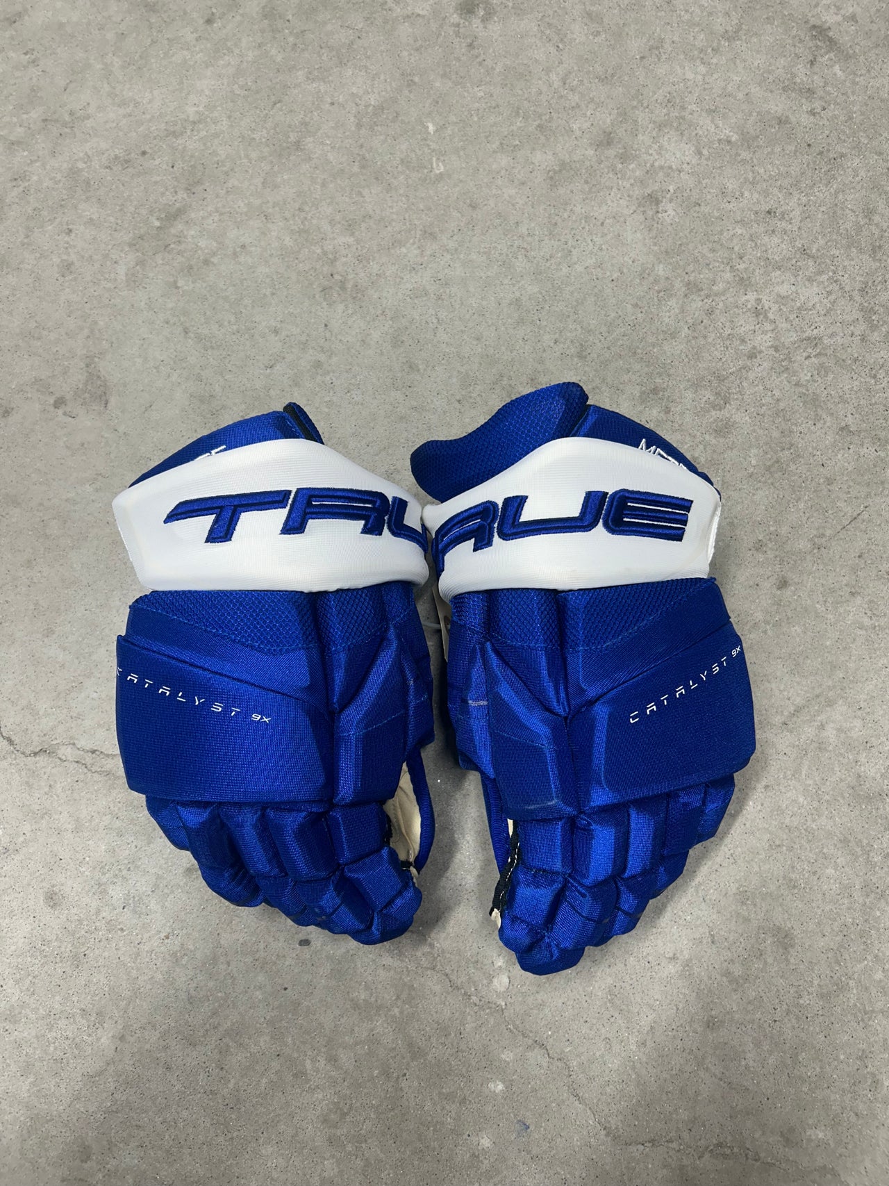 14” True Catalyst 9X Pro Stock Hockey Gloves Tampa Bay Lightning (New)