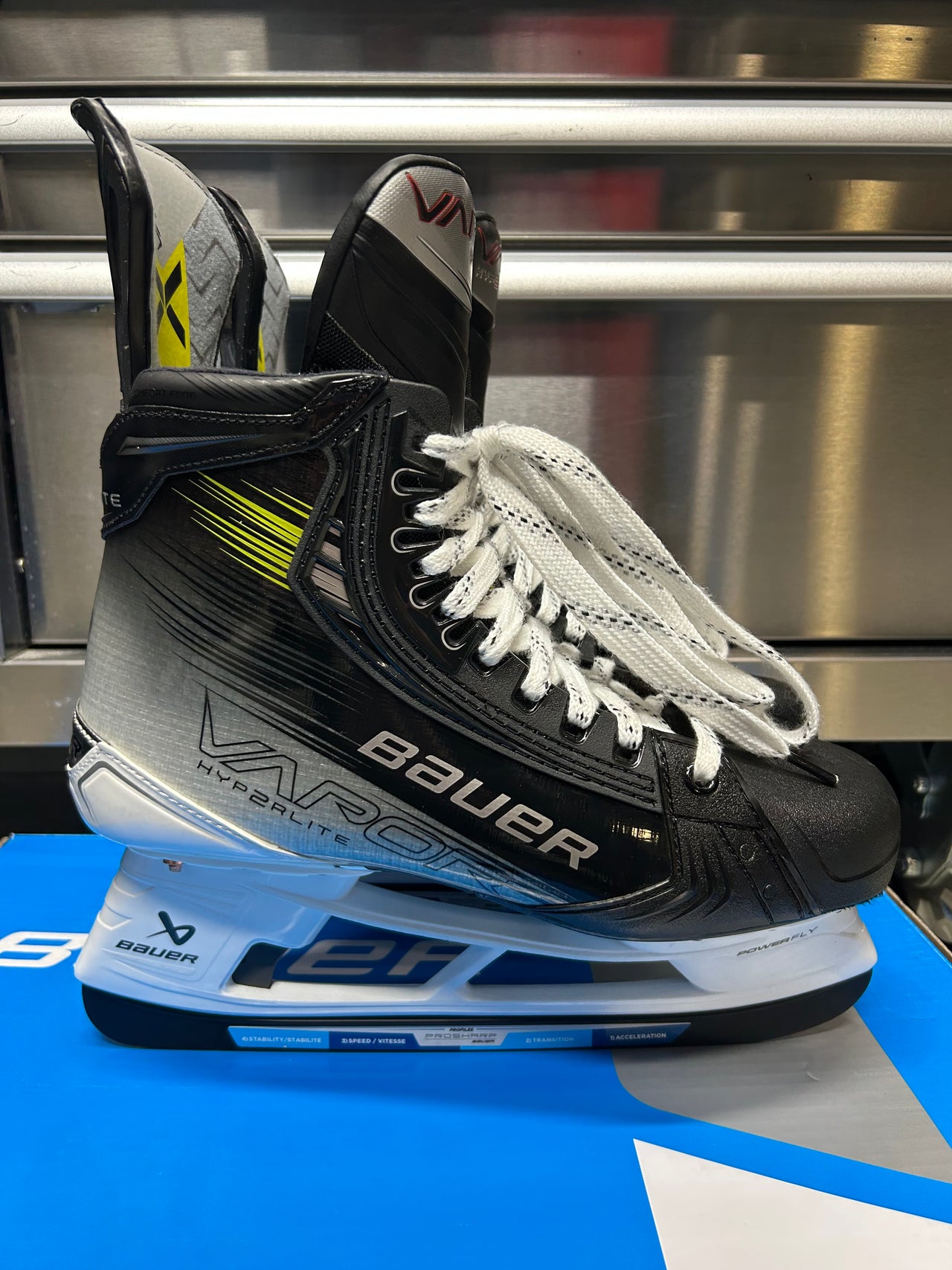 Bauer Hyperlite 2 Skate Size 10 Fit 3 NCAA Pro Stock (New)
