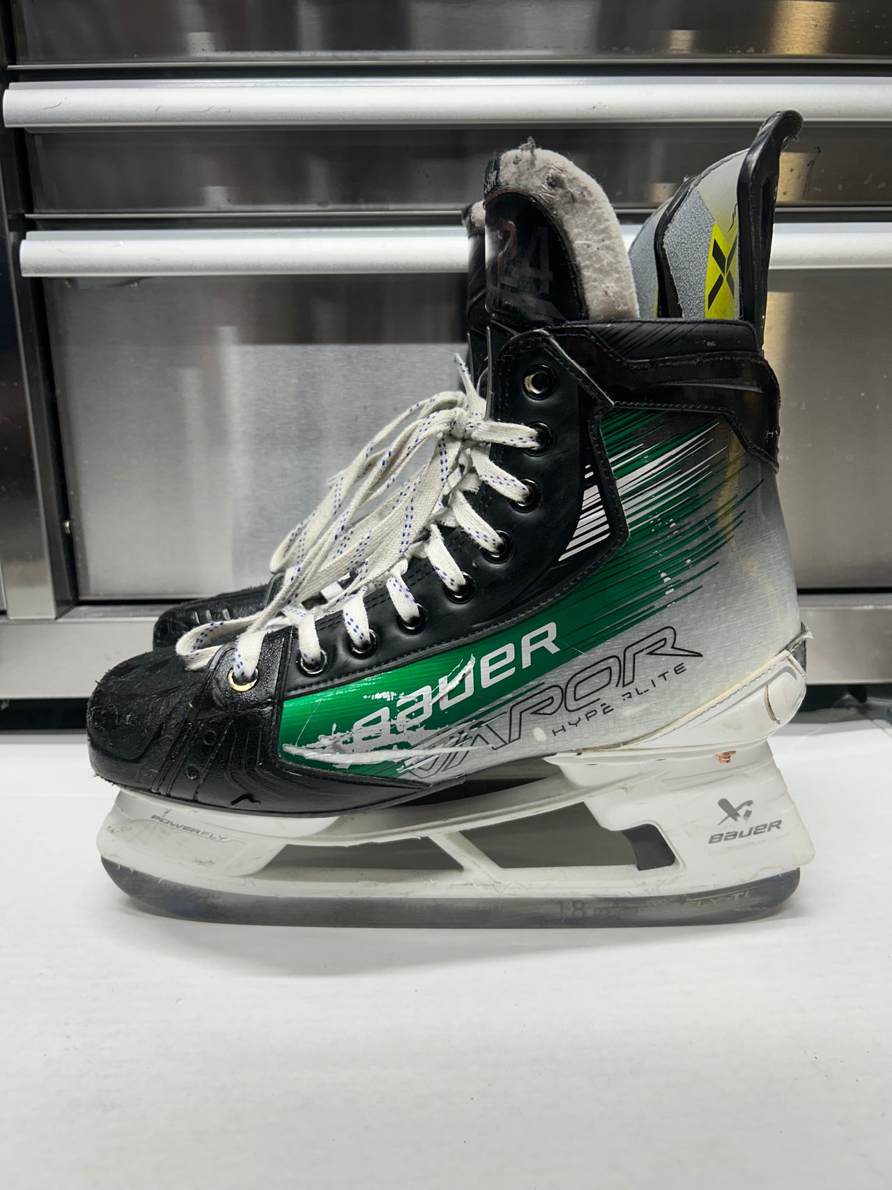 Bauer Hyperlite 2 Skate Size 9 Fit 3 WHL Pro Stock (Used)