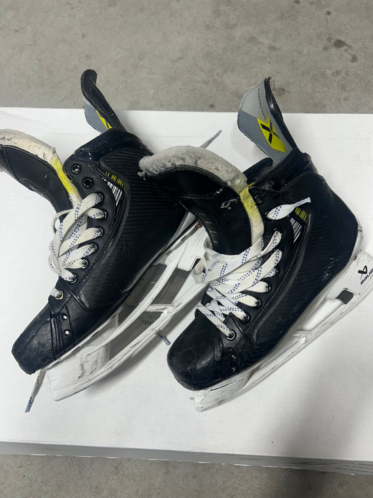 Bauer Hyperlite 2 Skate Used Size 8.5 NHL Pro Stock