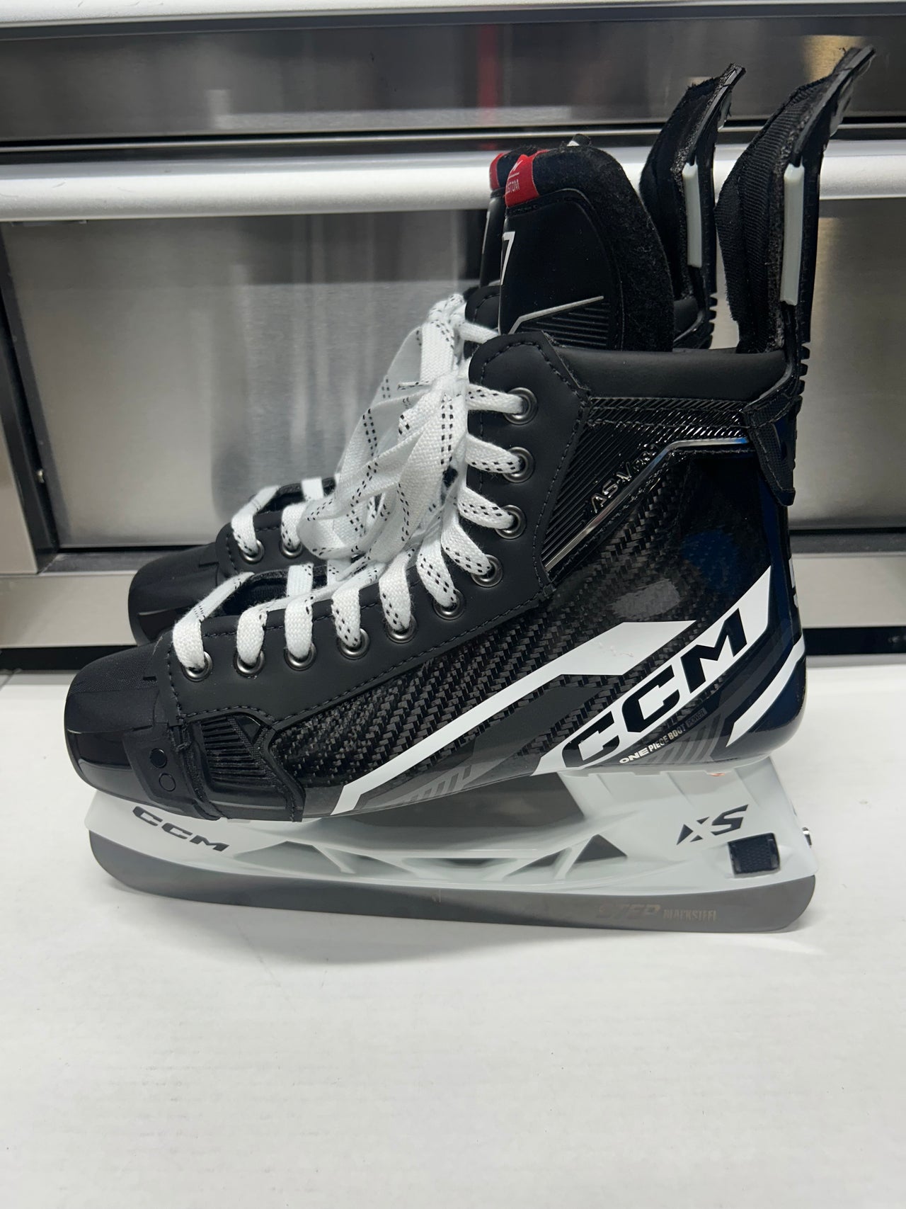 CCM ASV Size 9.5 Arttu Ruotsalainen (New) NHL Pro Stock