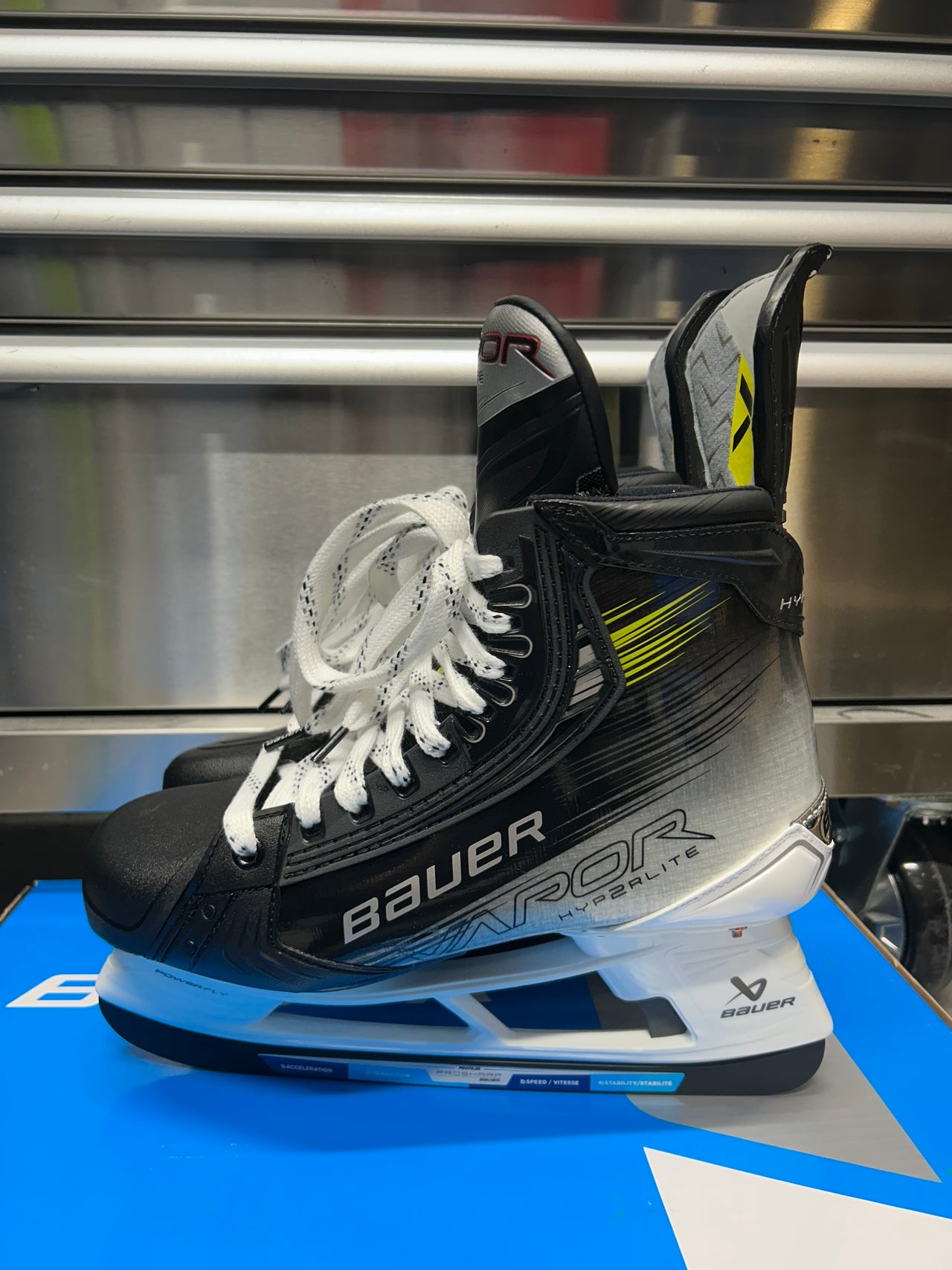 Bauer Hyperlite 2 Skate Size 9.5 Fit 3 NCAA Pro Stock (New)