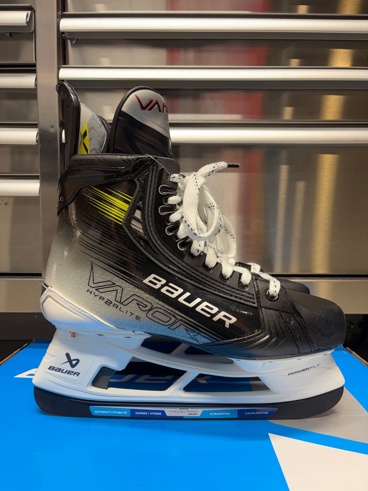 Bauer Hyperlite 2 Skate Size 8.5 Fit 3 NCAA Pro Stock (New)