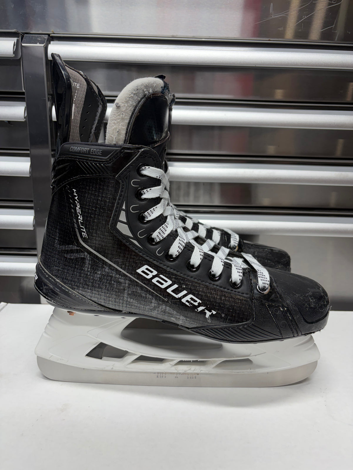 Bauer Hyperlite Skate Size 8.5 Fit 2 (Used) OHL Pro Stock