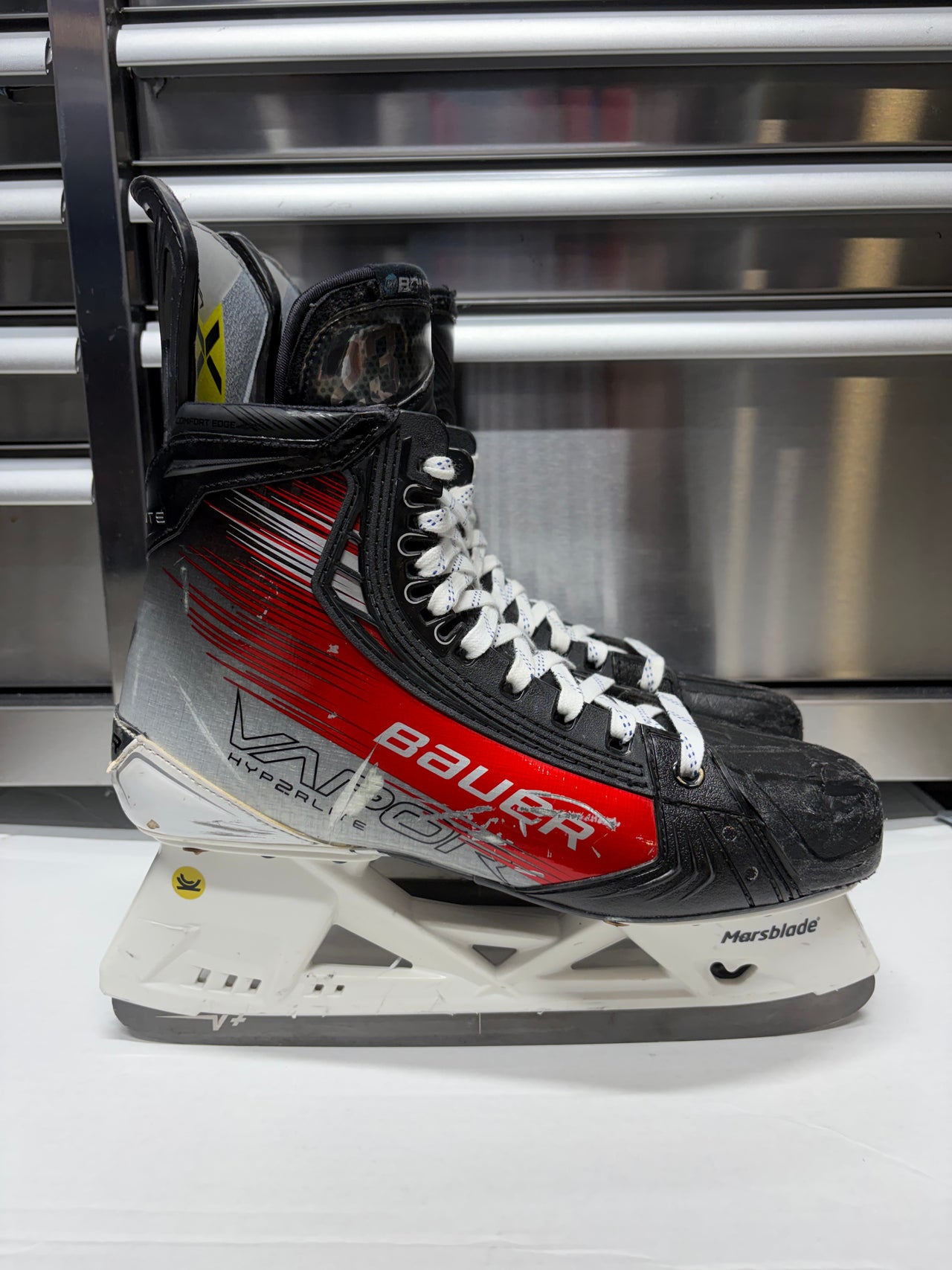 Bauer Hyperlite2 Skate Size 11 FIT 1 (Game Used) BOSTON UNIVERSITY Pro Stock
