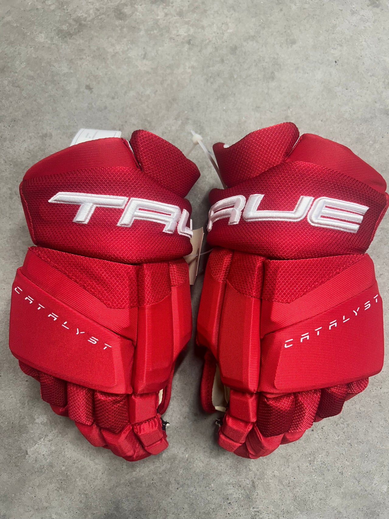 15” True Catalyst 9X Pro Stock Hockey Gloves Detroit Red Wings (New)