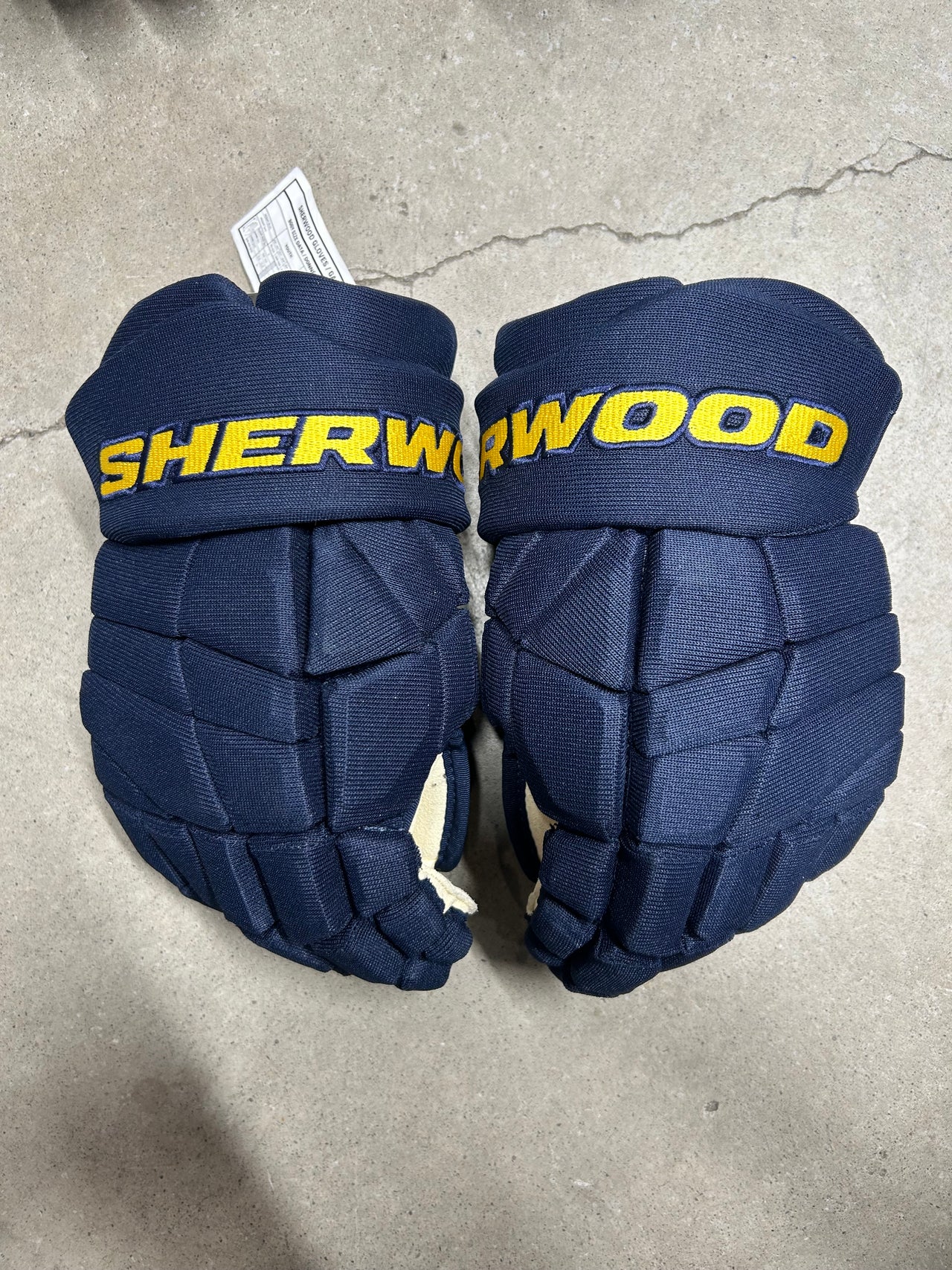 13” Sherwood Code 3 Pro Stock Hockey Gloves William Nylander Team Sweden