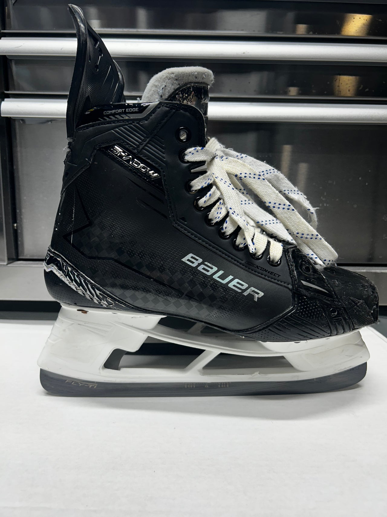 Bauer Supreme Shadow Skate Size 10.5 Wide Fit NHL Toronto Maple Leafs Simon Benoit Pro Stock (Used)