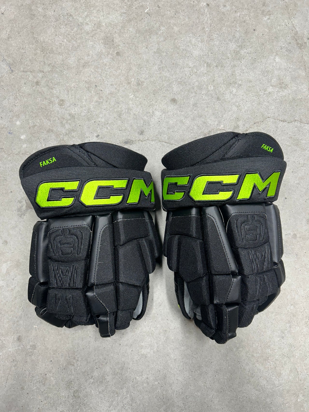 15” CCM HGCLXP Dallas Stars Pro Hockey Gloves (New)