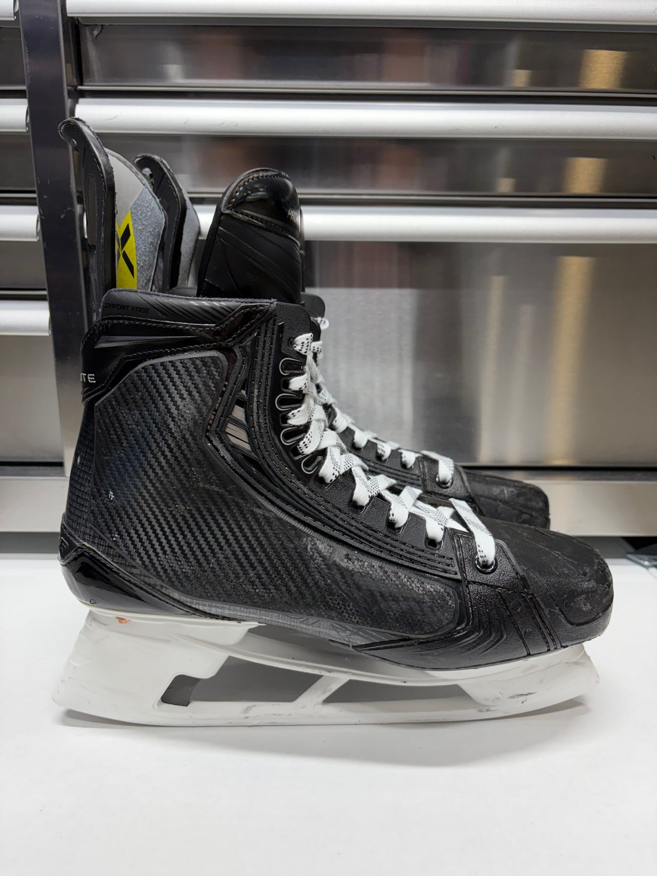 Bauer Hyperlite2 Skate Size 10.5 FIT 3 (Used) MAPLE LEAFS Pro Stock