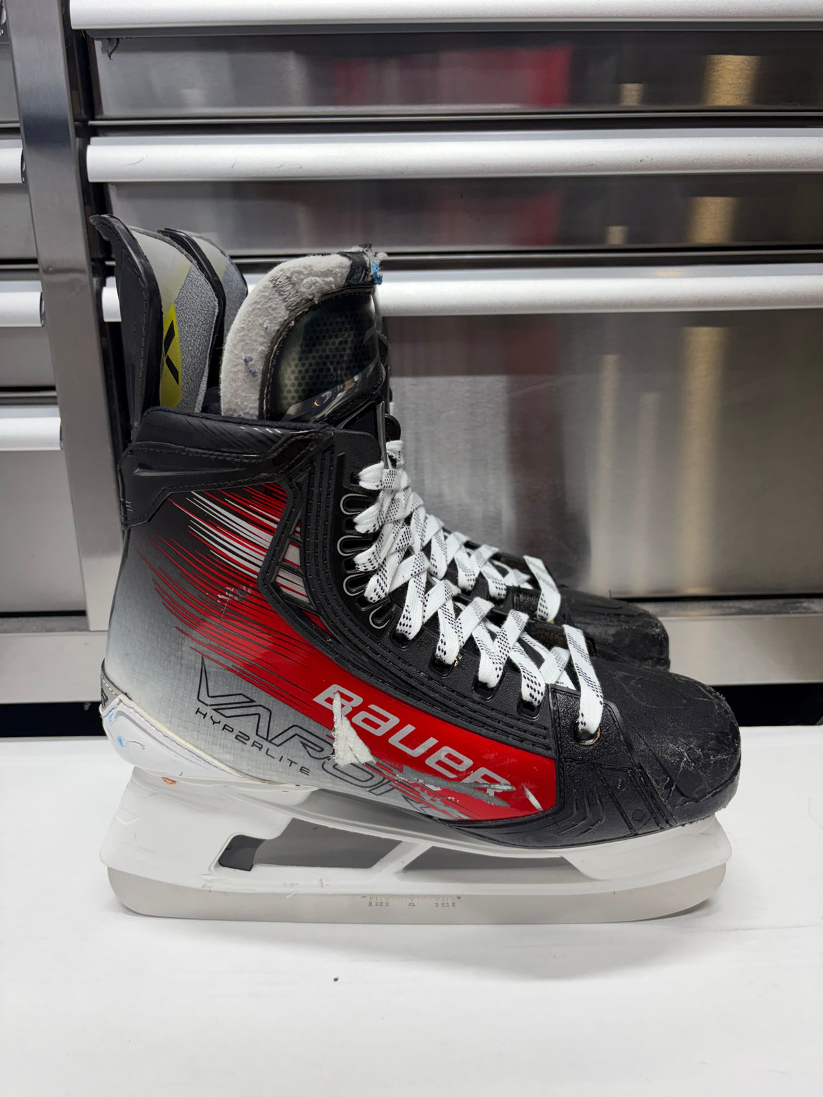 Bauer Hyperlite2 Skate Size 8 FIT 1 (Used) OHL Pro Stock