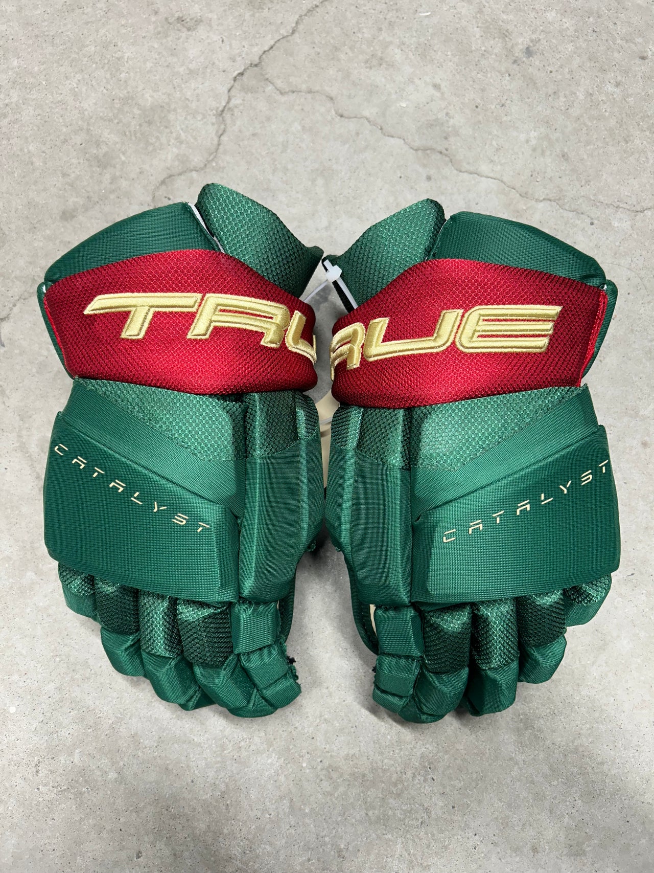 15” True Catalyst 9X Pro Stock Hockey Gloves Minnesota Wild ￼ (New)