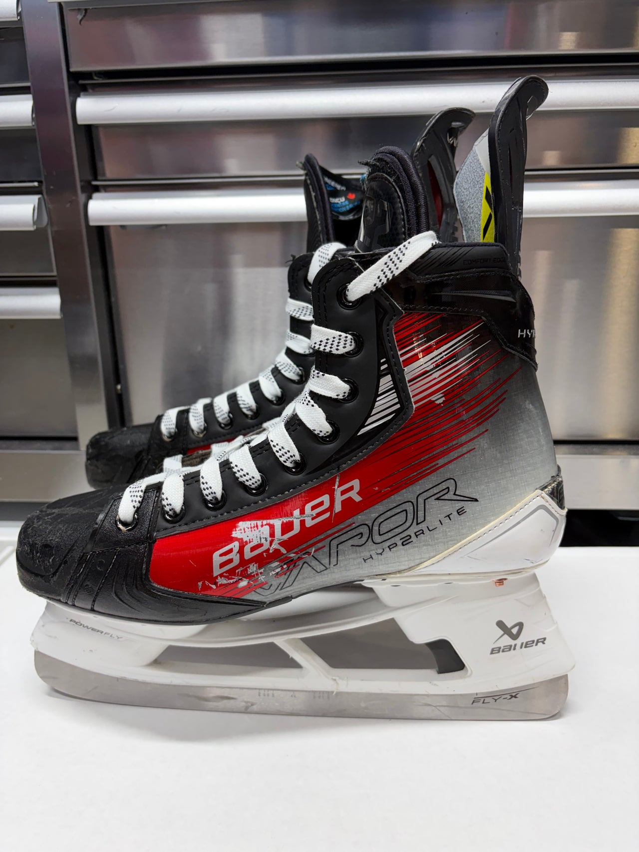 Bauer Hyperlite2 Skate Size 10.5 FIT 2 (Used) NHL Pro Stock