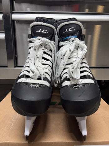 True Catalyst Pro Skate Size 7 Regular Width OHL Pro Stock (New)
