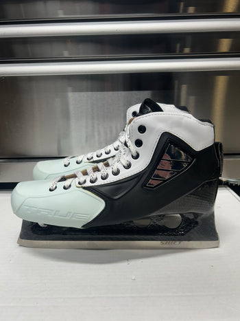 True SVH One Piece Custom Pro Goalie Skate Size 11 Regular Width Connor Hellebuyck Pro Stock (Like New)