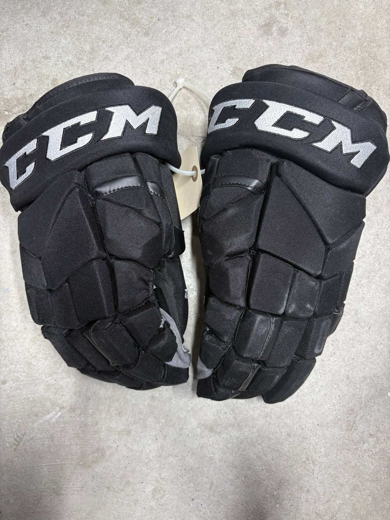 15” CCM HG 12 Pro NHL Dallas Stars Hockey Gloves Used (Like New)