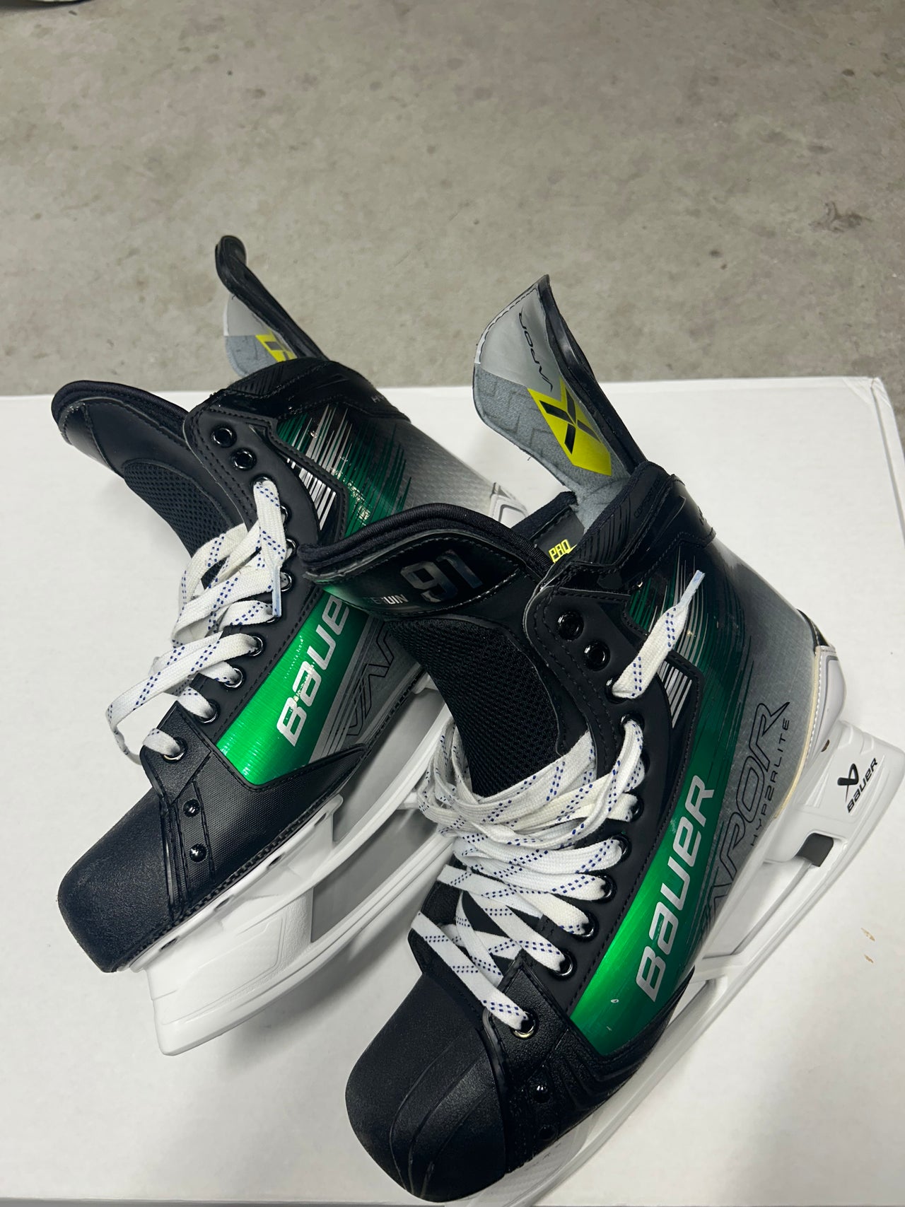 Bauer Hyperlite 2 Skate Used Size 11.5 Regular Width NHL Pro Stock