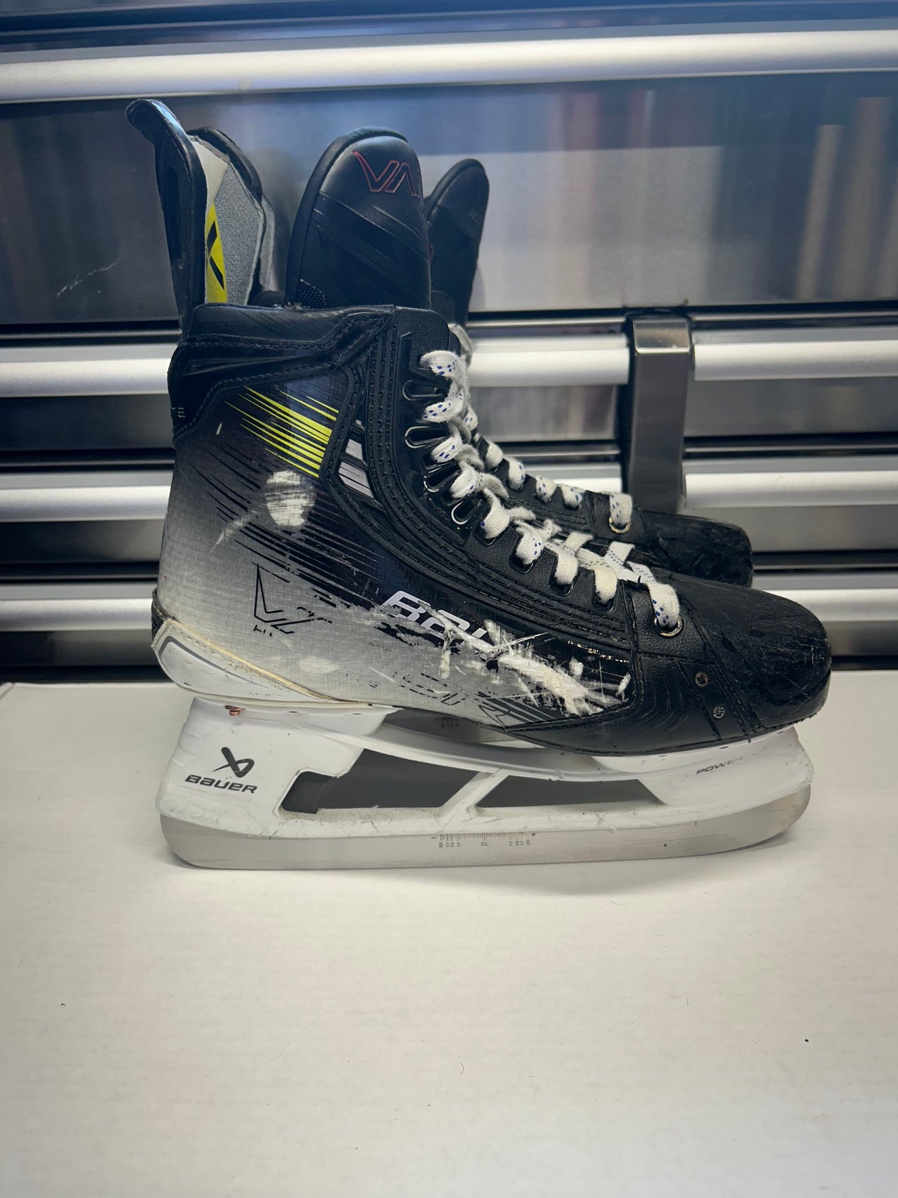 Bauer Hyperlite2 Skate Size 8.5 FIT 2 (Used) NHL Pro Stock