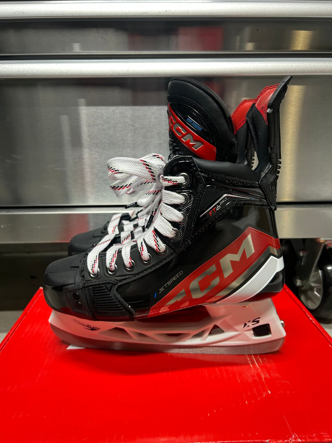 CCM Jetspeed FT6 Pro Skate Size 4 Wide Fit Pro Stock