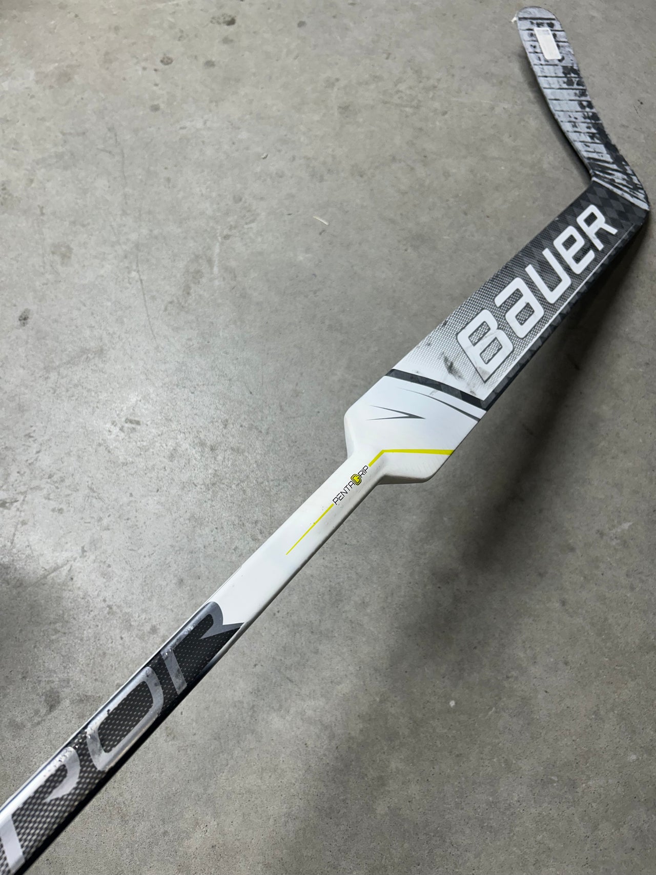 Left Hand 27” Bauer Hyperlite Goalie Stick (Used)