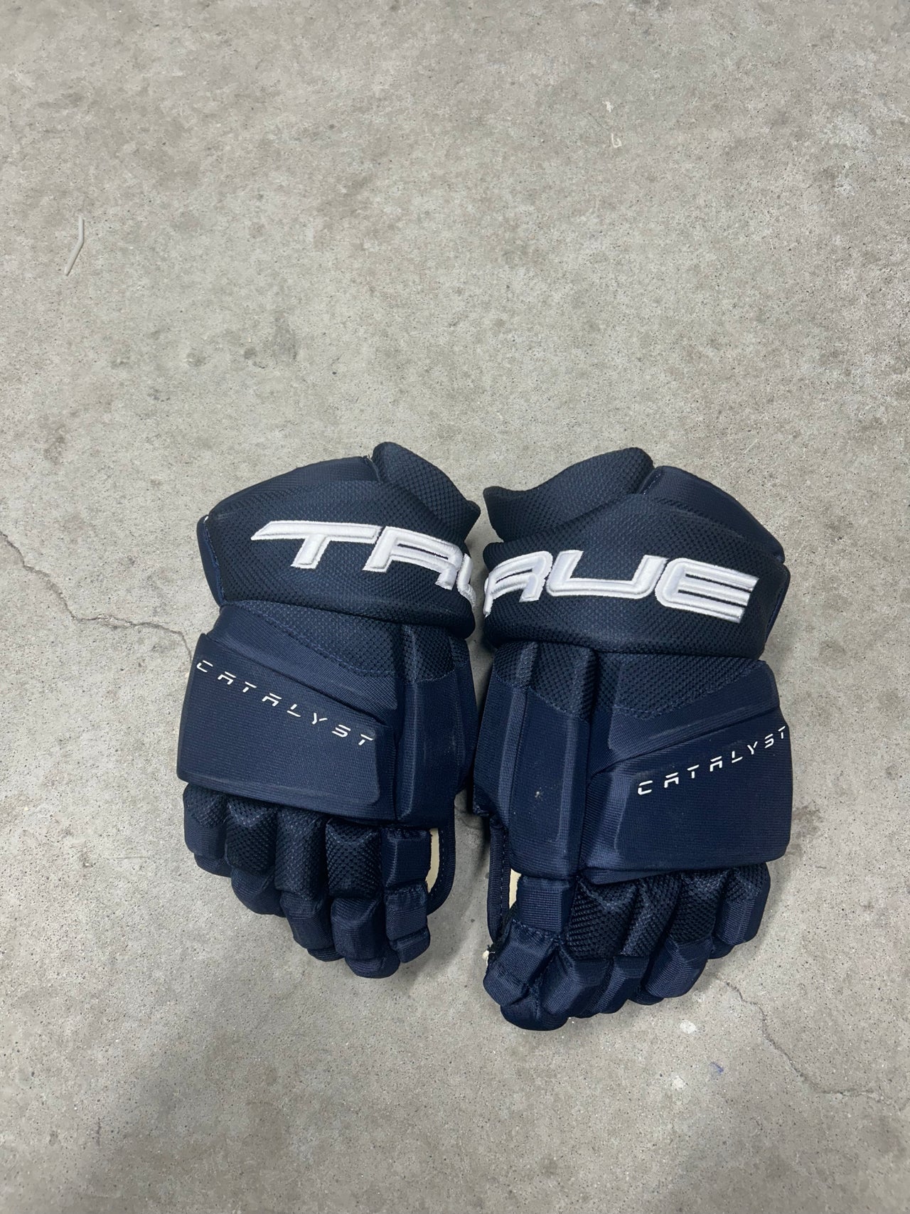 13” True Catalyst 9X Pro Stock Hockey Gloves Winnipeg Jets (New)