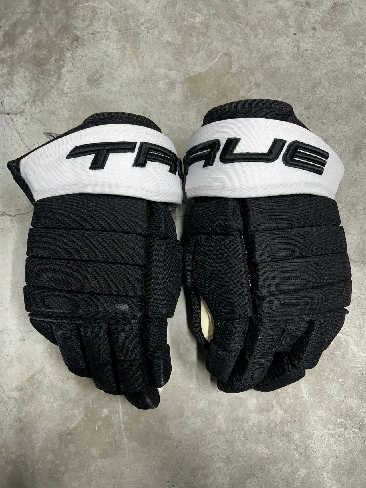14” True 4 Roll Pro Stock Hockey Gloves Pittsburgh Penguins (New)