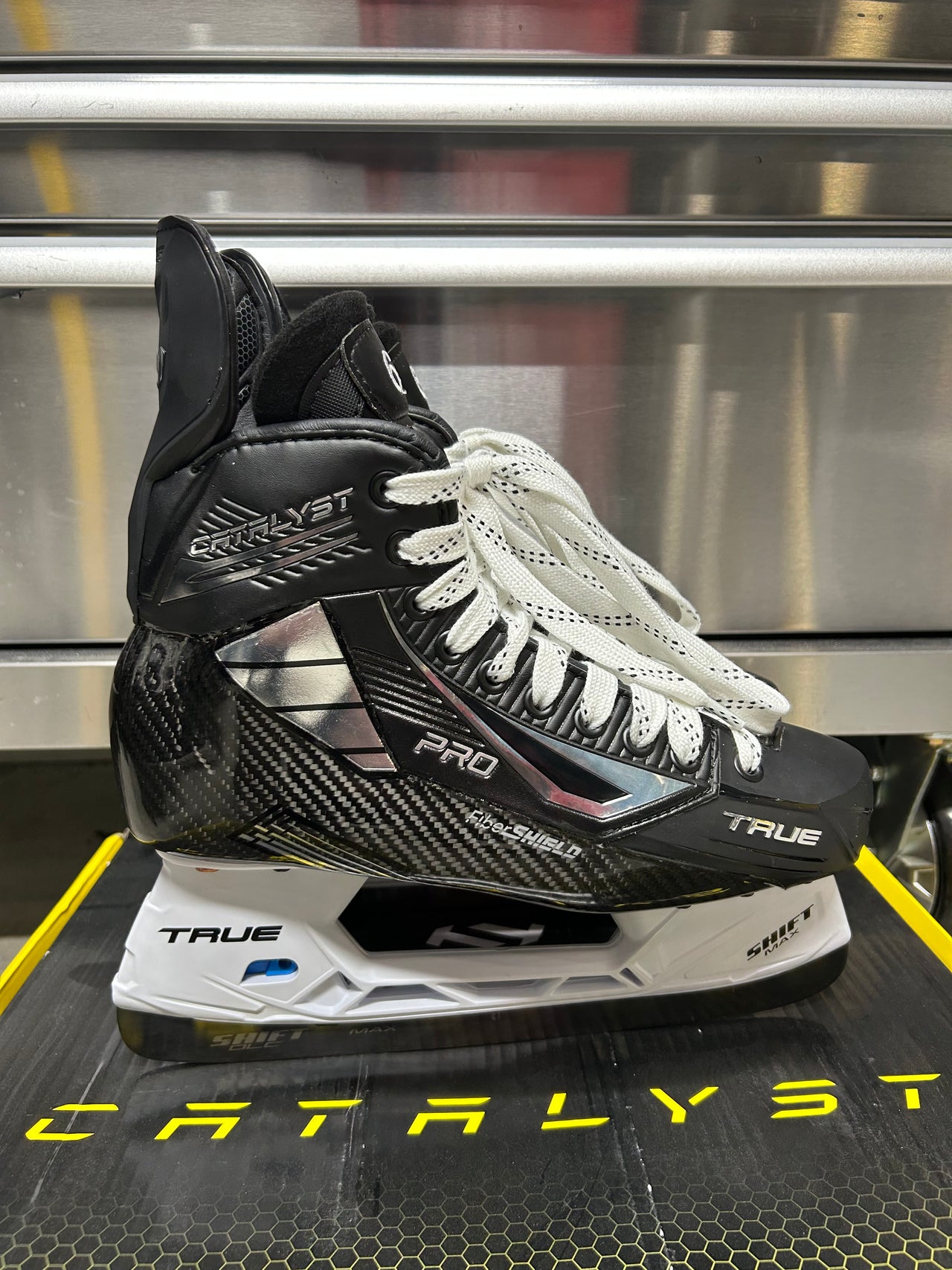 True Catalyst Pro Skate Size 8 New Mikael Granlund NHL Prostock