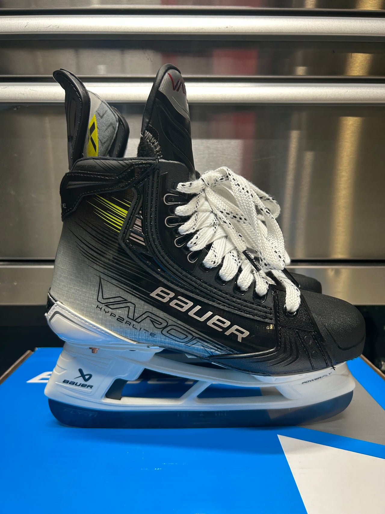 Bauer Hyperlite 2 Skate Size 4.5 Fit 3 NCAA Pro Stock (New)