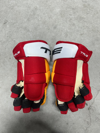 14” True Catalyst 9X Pro Stock Hockey Gloves Calgary Flames Dennis Gilbert (New)
