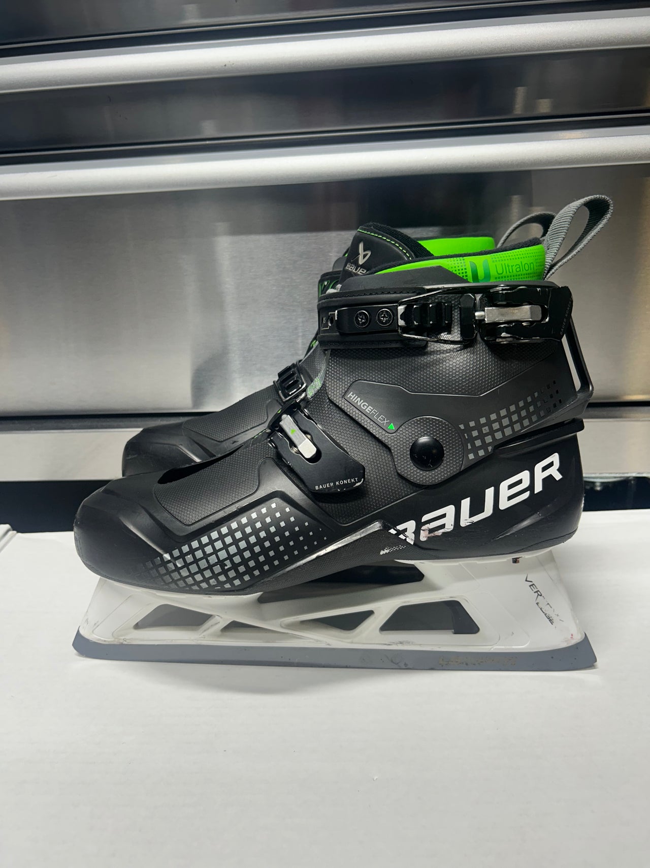 Bauer Konekt Custom Pro Goalie Skate Size 10 Fit 1 Regular Width Penn State Pro Stock (Used)