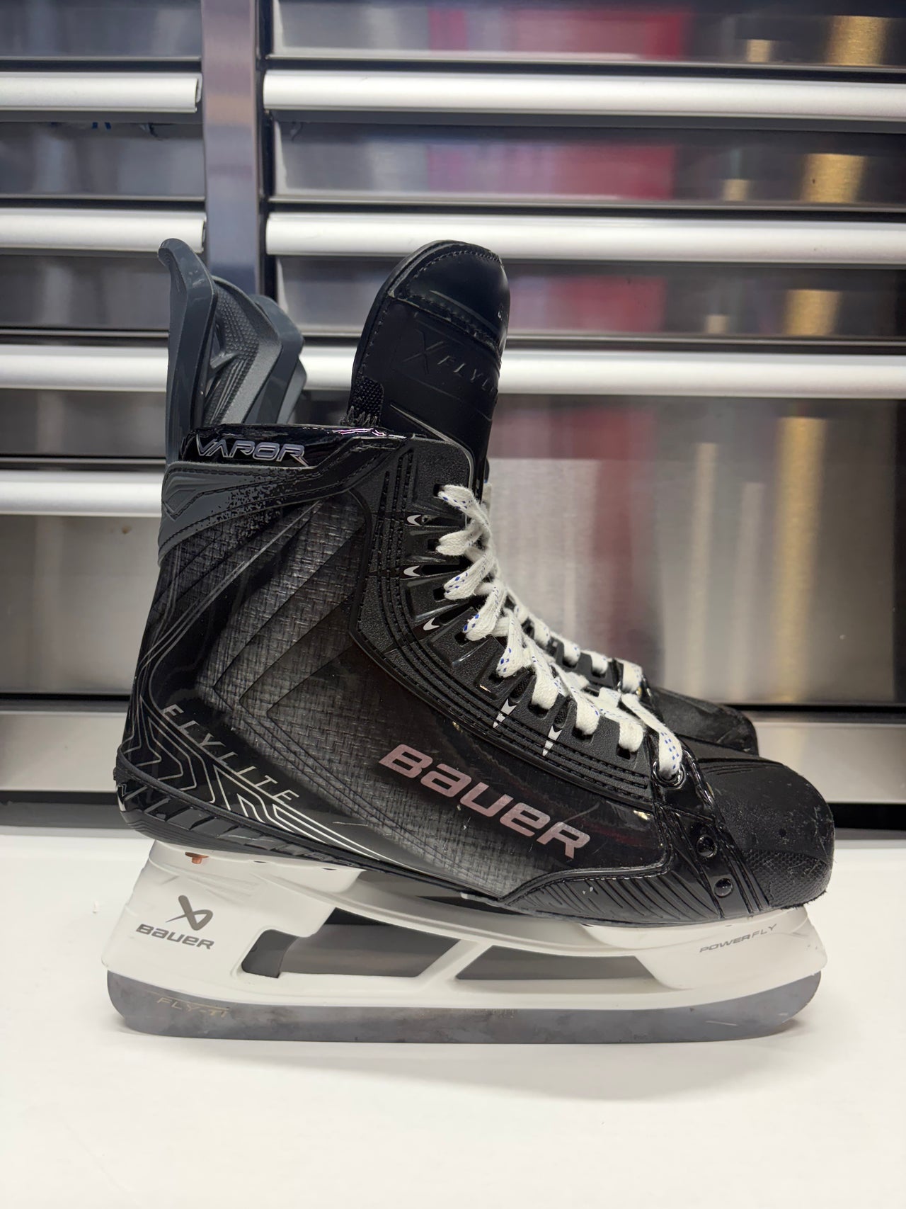 Bauer Vapor Flylite Skate Size 8 FIT 1 (Like New) NHL Pro Stock