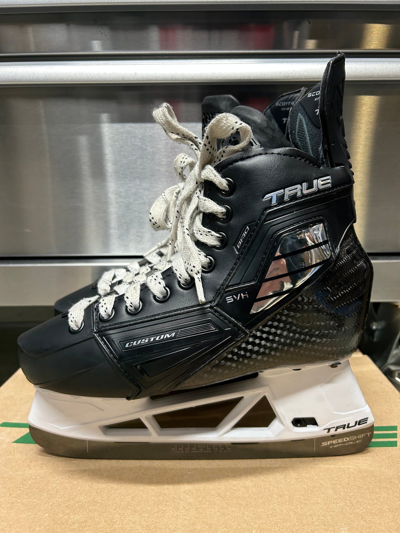 True SVH Custom Pro Skate Size 5 Regular Width (Like New) OHL Pro Stock