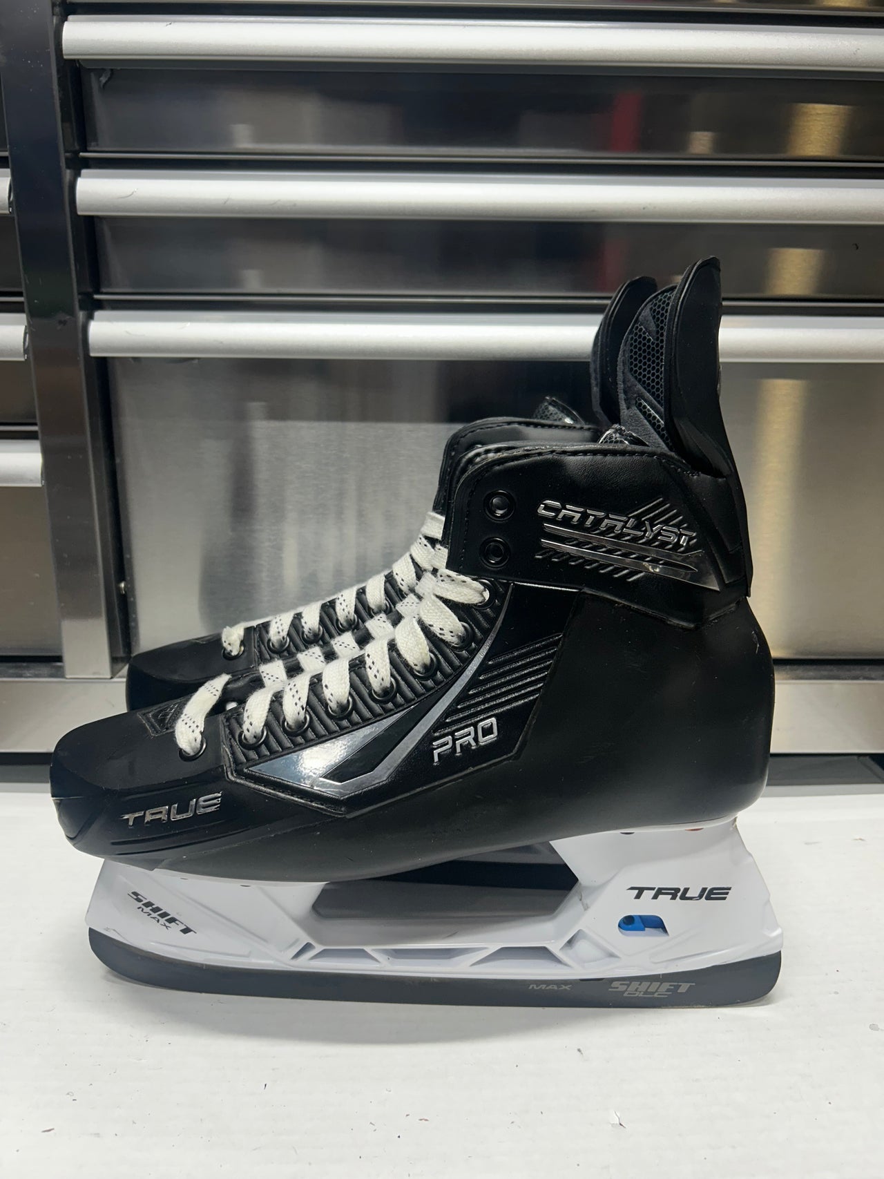 True Catalyst Pro Skate Size 10 Regular Width OHL Pro Stock (New)
