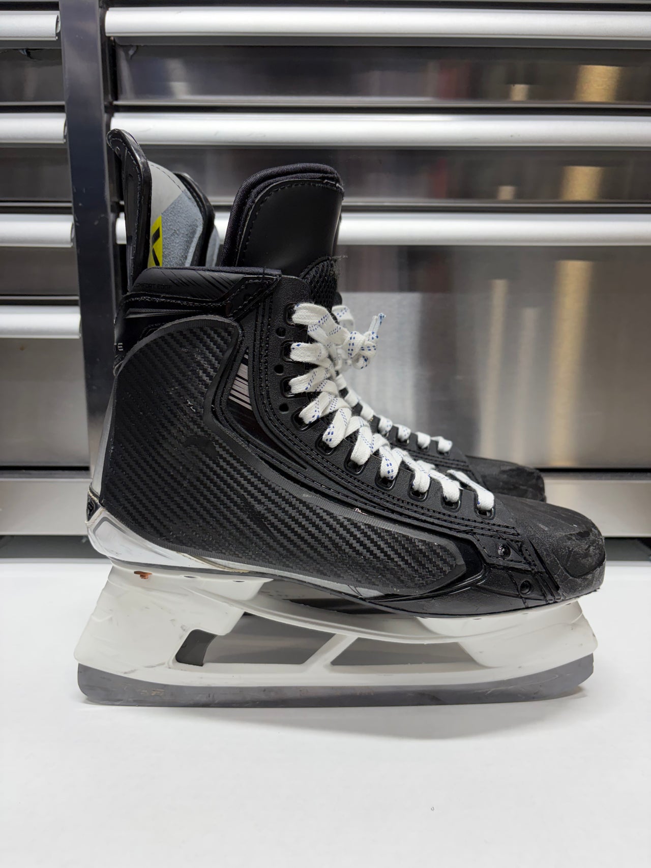 Bauer Hyperlite2 Skate Size 8.5 FIT 2 (Used) NHL Pro Stock