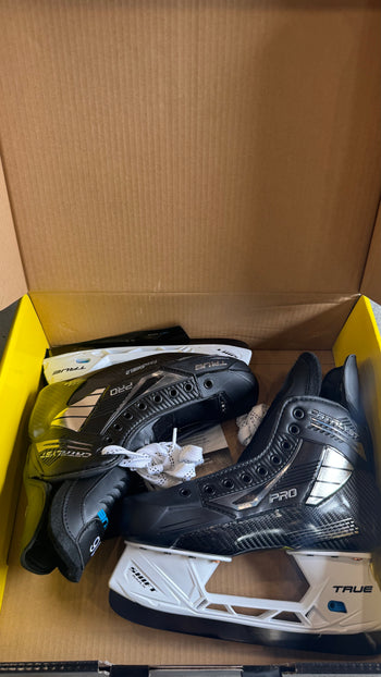 SIZE 7 NEW MITCH MARNER - TORONTO MAPLE LEAFS - HOCKEY SKATES - TRUE - CUSTOM CATALYST PRO - PRO STOCK - 263 HOLDER - REGULAR FIT