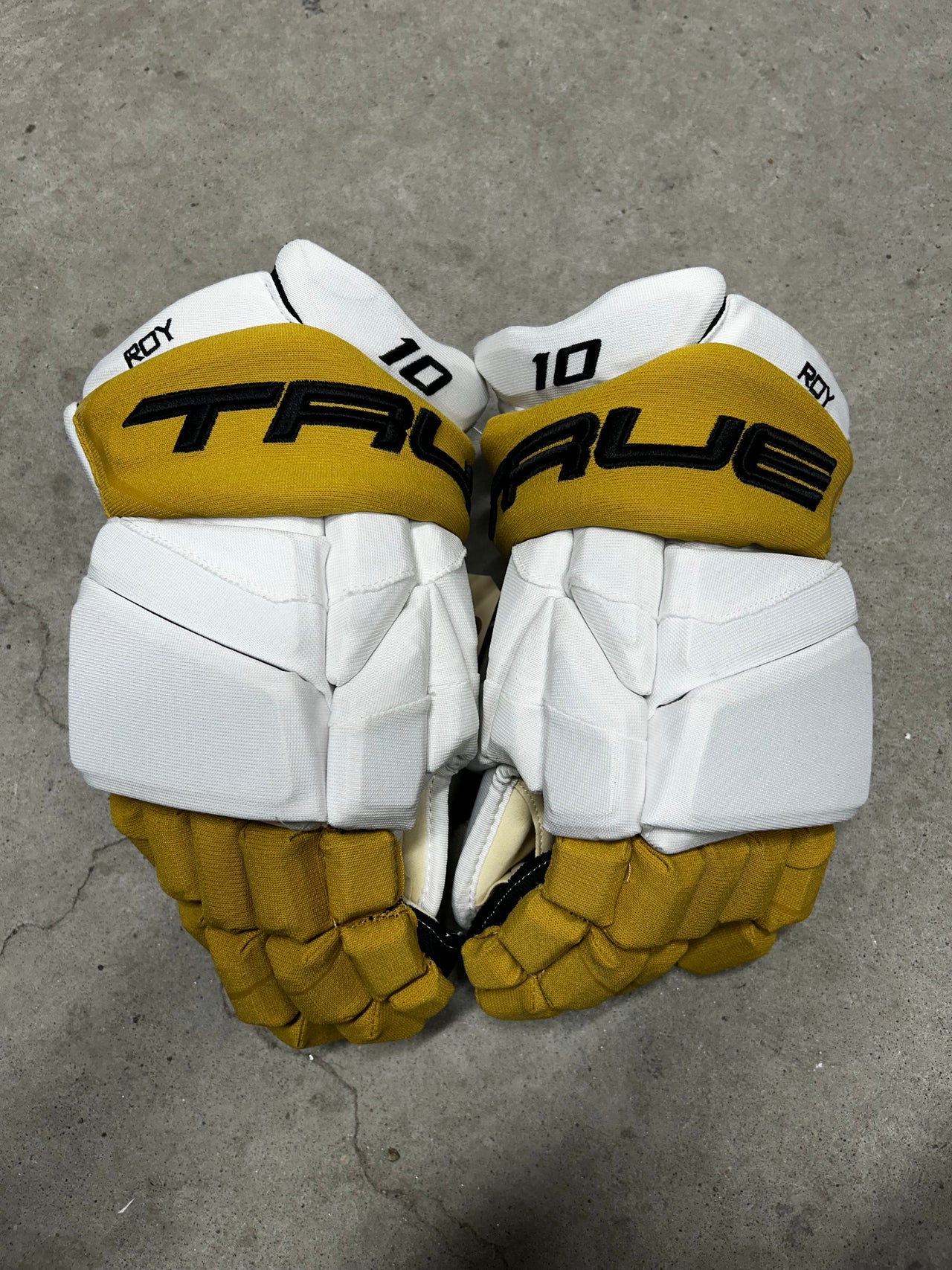 15” True Catalyst 9X Pro Stock Hockey Gloves Vegas Golden Knights Nicolas Roy (New)