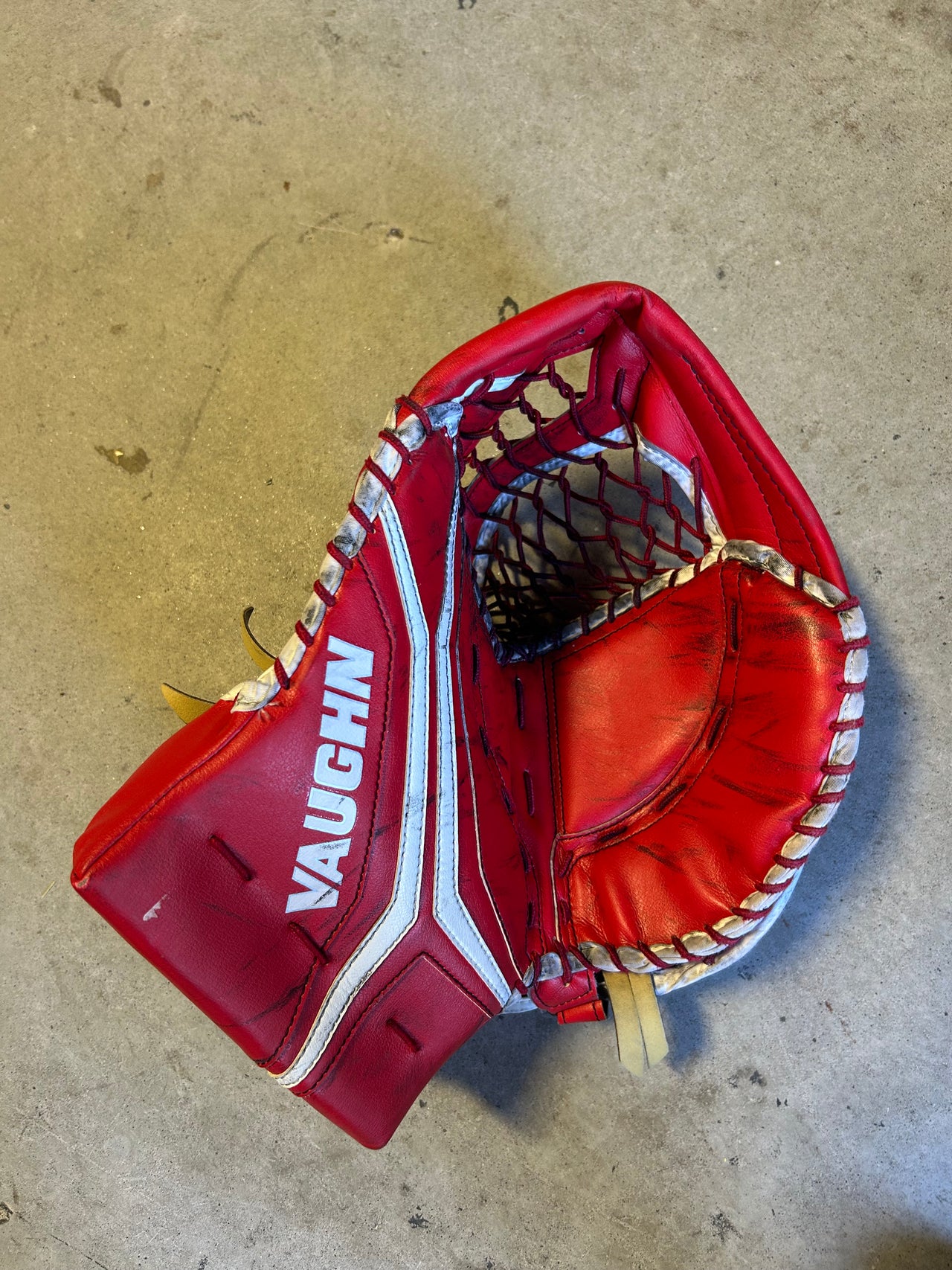 Vaughan V10 Glove Kris Eberly Ohio State Pro Stock Used