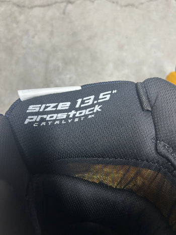 13.5” True Catalyst 9X Pro Stock Hockey Gloves Nashville Predators (New)