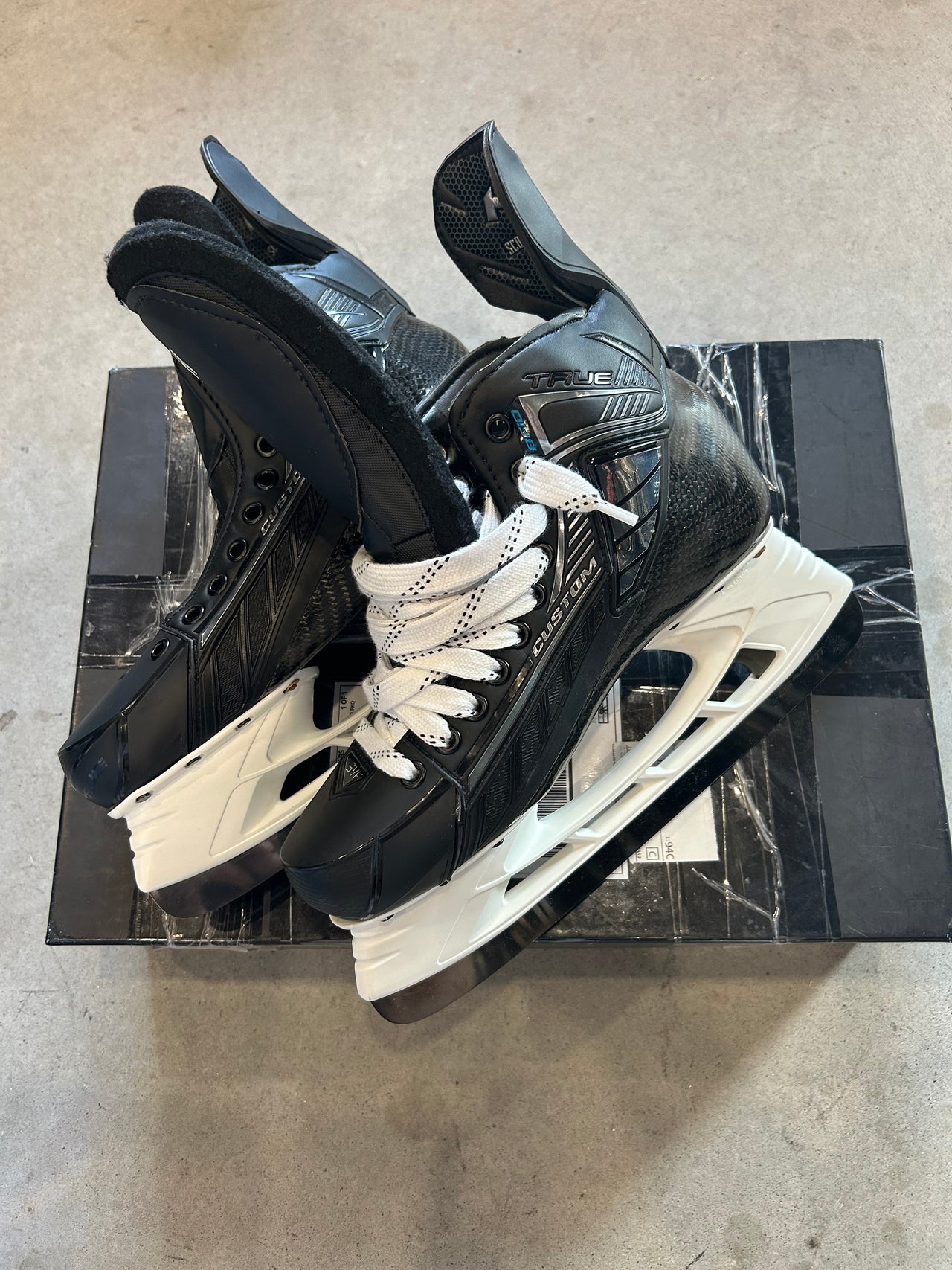 True Catalyst Pro Skate Size 9.5 New Regular Width Jani Hakanpaa Pro Stock