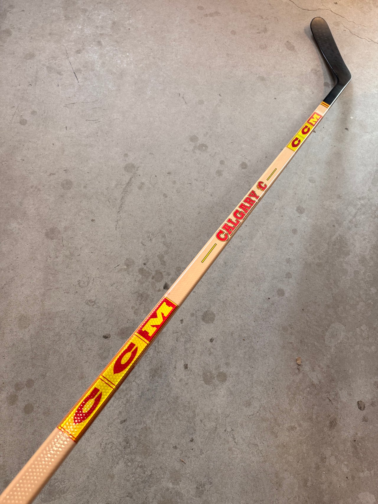 Left Hand 75 Flex P28M CCM Custom Jetspeed FT7 Pro New (Calgary Flames Heritage Classic)