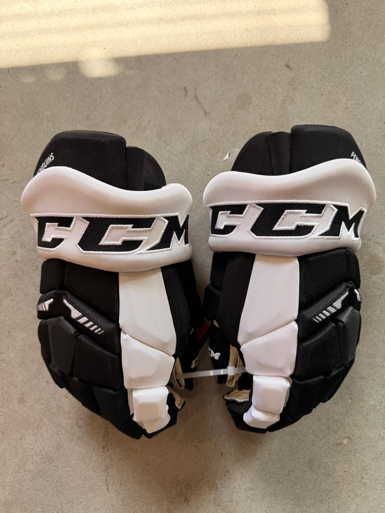 15” CCM HGTK Custom Pittsburgh Penguins Hockey Gloves New
