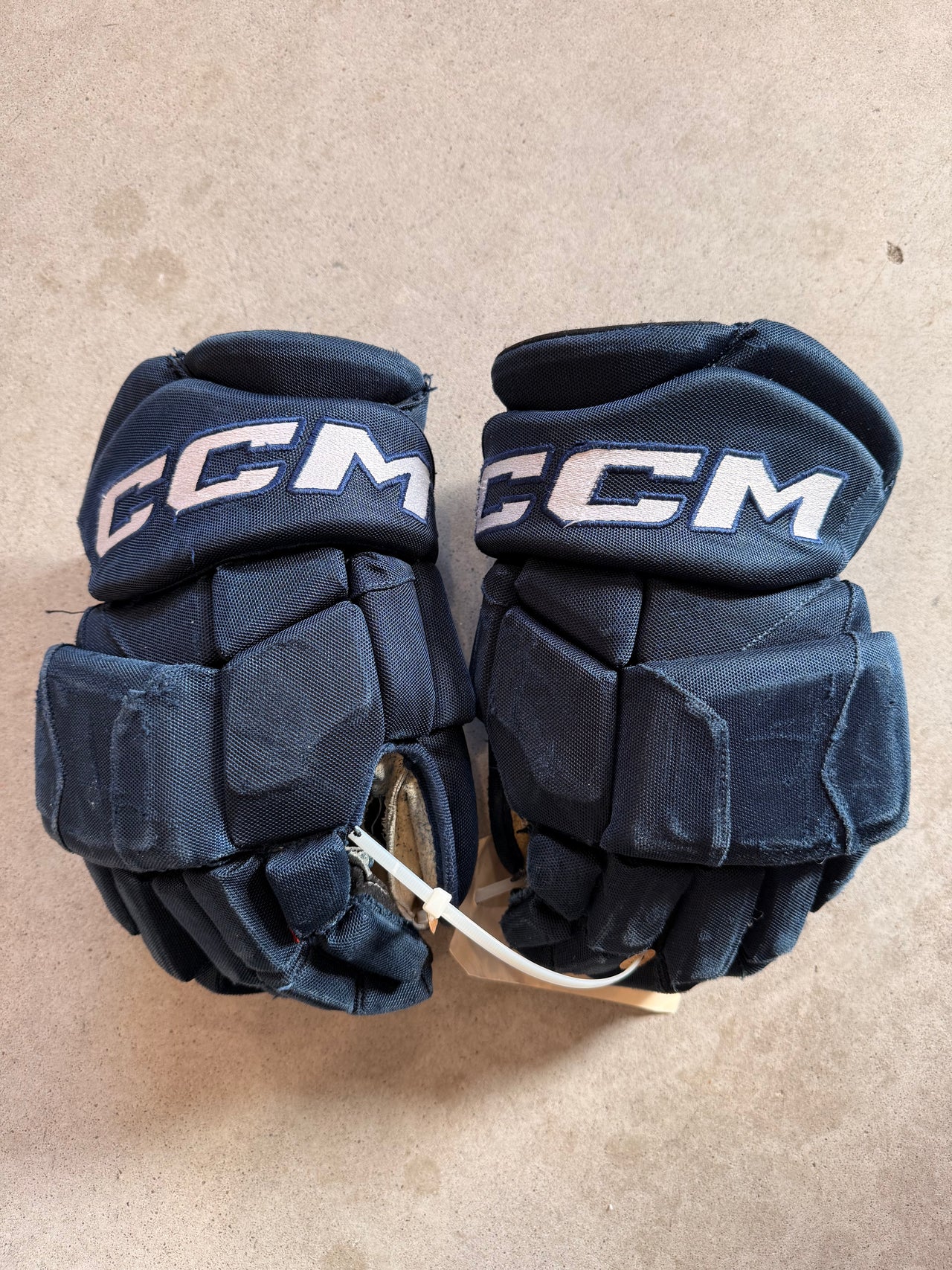 14” CCM HGJSCHLPP QMJHL Hockey Gloves Used